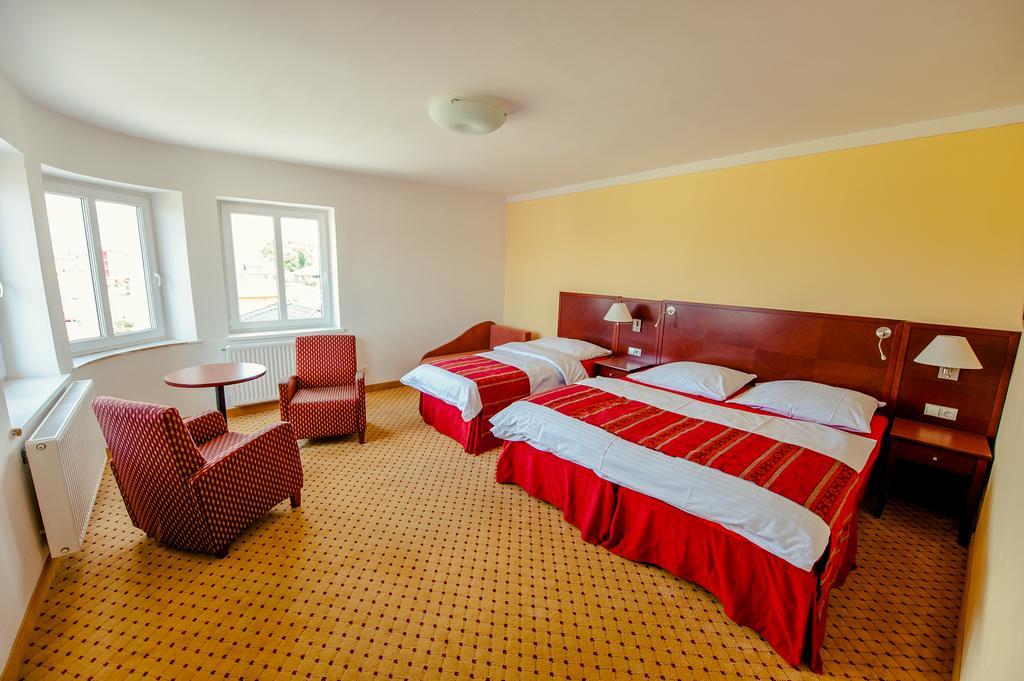 Penzion Karolinka Hotel Kromeriz Luaran gambar