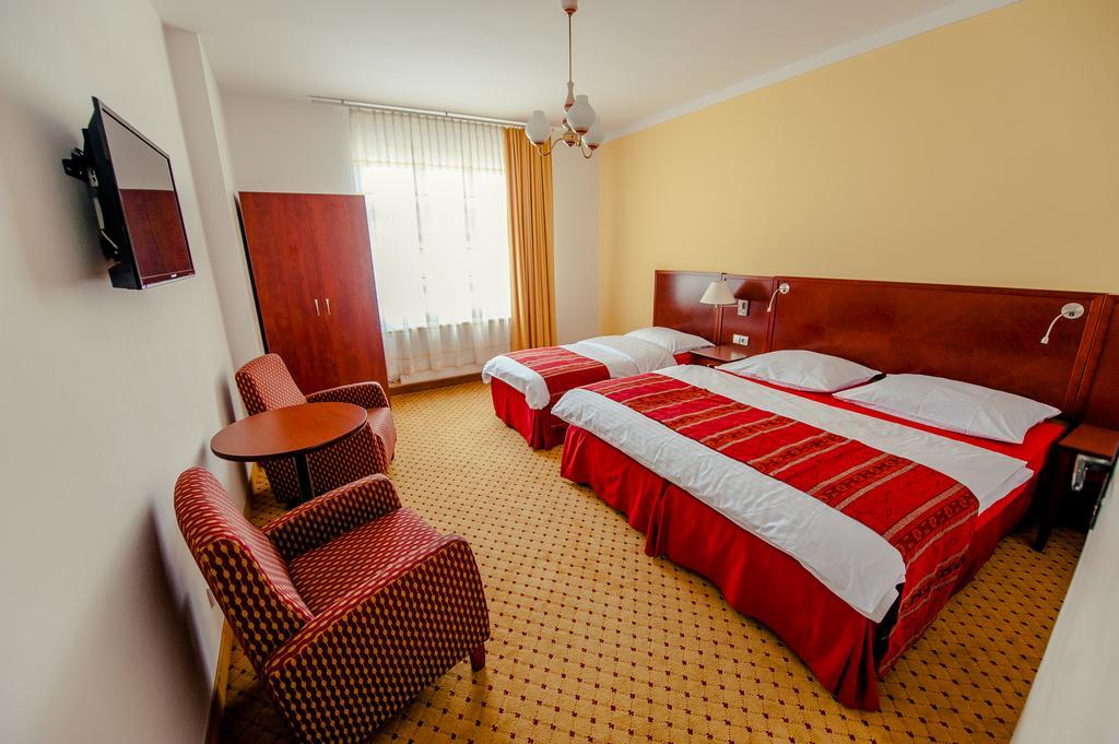 Penzion Karolinka Hotel Kromeriz Luaran gambar