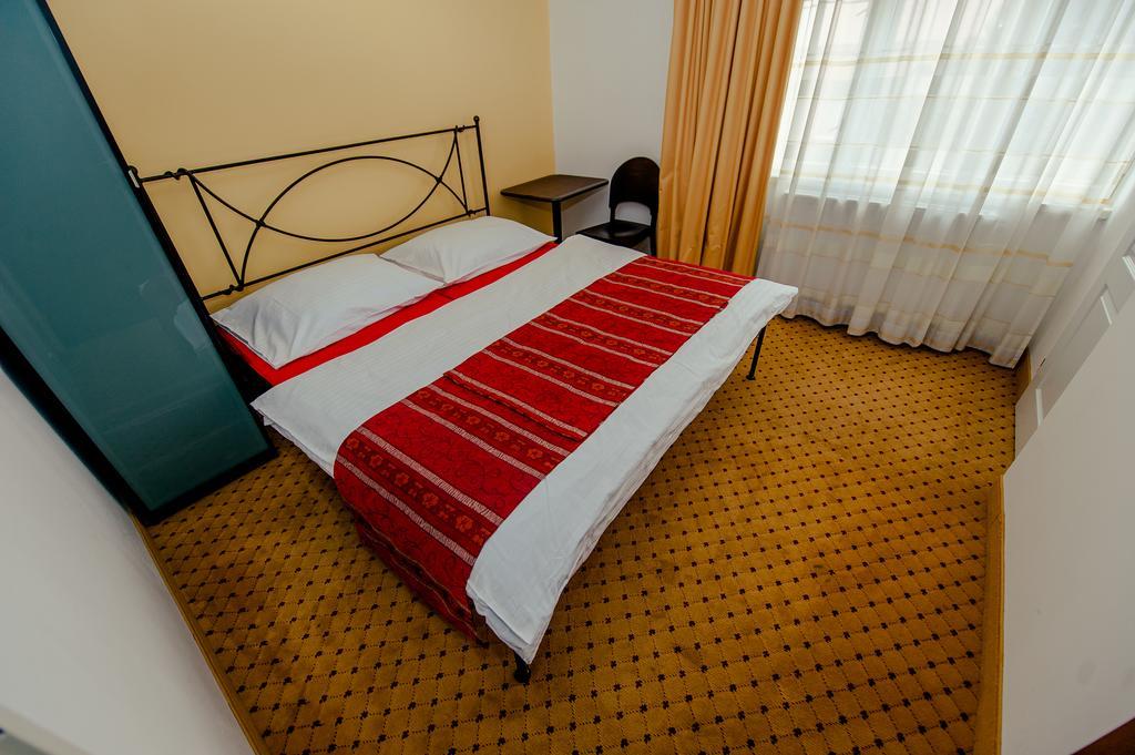 Penzion Karolinka Hotel Kromeriz Luaran gambar