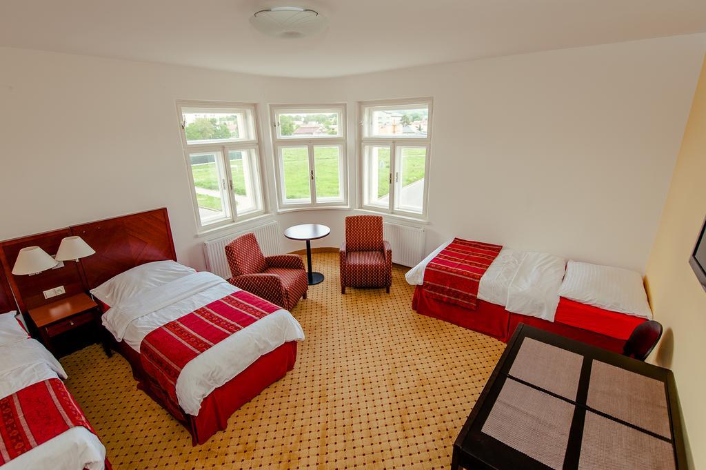 Penzion Karolinka Hotel Kromeriz Luaran gambar