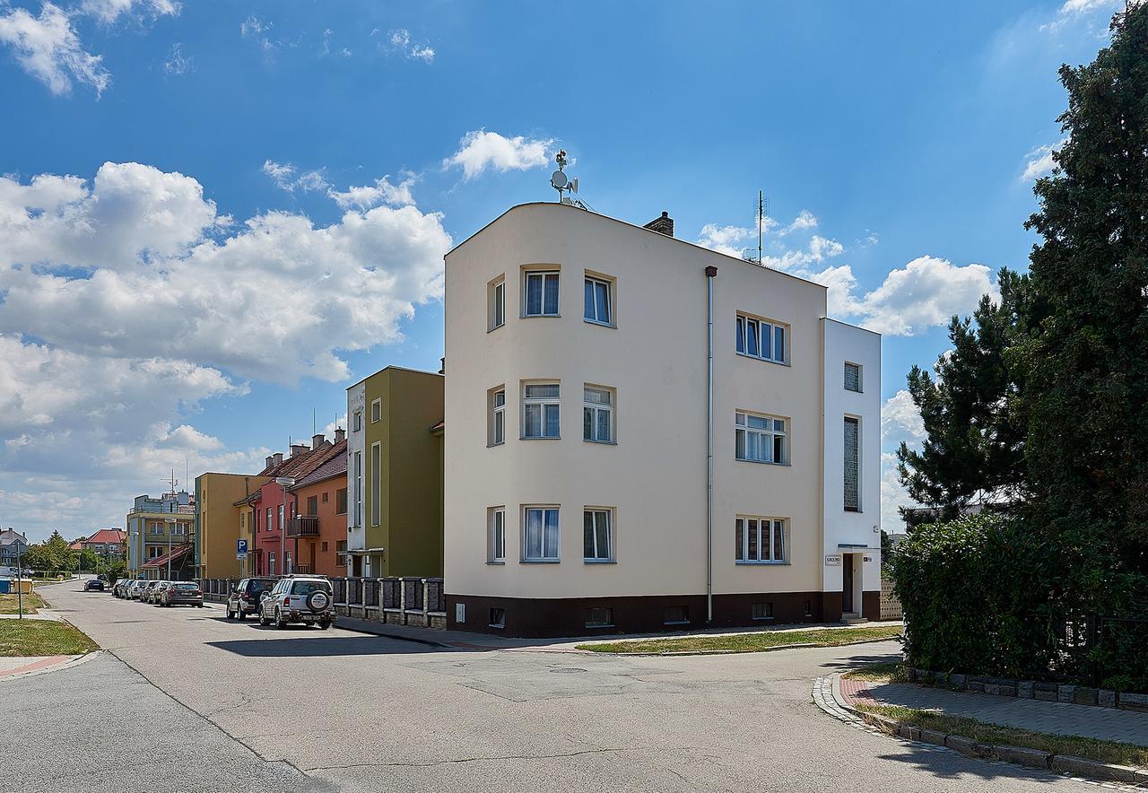 Penzion Karolinka Hotel Kromeriz Luaran gambar