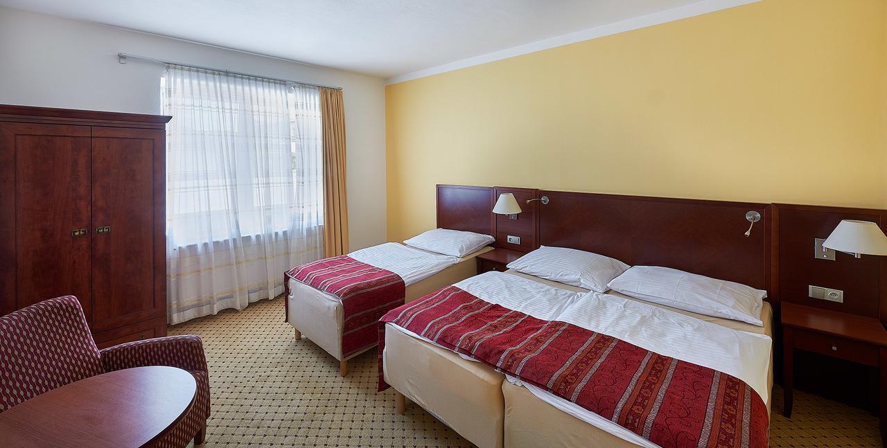 Penzion Karolinka Hotel Kromeriz Luaran gambar